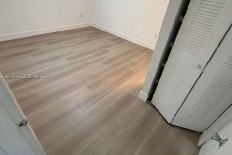 Condo in Sunrise, Florida, 3 bedrooms  № 2043446 - photo 22