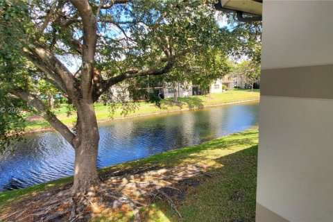 Condo in Sunrise, Florida, 3 bedrooms  № 2043446 - photo 4