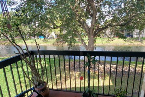 Condo in Sunrise, Florida, 3 bedrooms  № 2043446 - photo 5