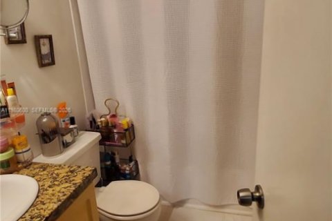 Condo in Sunrise, Florida, 3 bedrooms  № 2043446 - photo 9