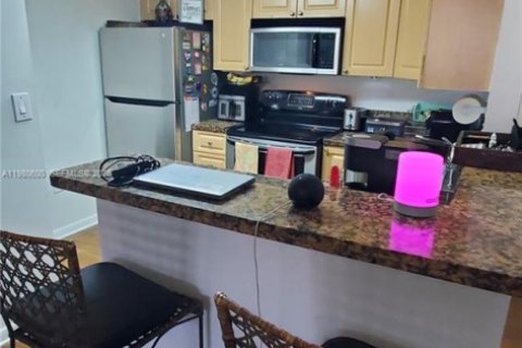 Condo in Sunrise, Florida, 3 bedrooms  № 2043446 - photo 3