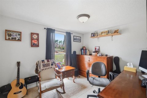 Villa ou maison à vendre à New Port Richey, Floride: 5 chambres, 252.69 m2 № 2211689 - photo 18