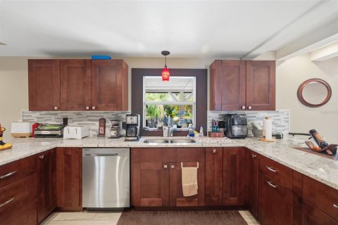 Villa ou maison à vendre à New Port Richey, Floride: 5 chambres, 252.69 m2 № 2211689 - photo 6