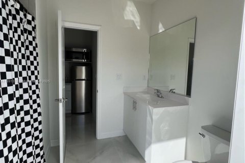 Propiedad comercial en alquiler en Homestead, Florida, 1 dormitorio, 224.08 m2 № 1944676 - foto 4