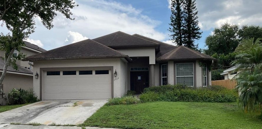 House in Maitland, Florida 3 bedrooms, 175.12 sq.m. № 1825054