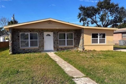 House in Orlando, Florida 3 bedrooms, 117.06 sq.m. № 1908136 - photo 1