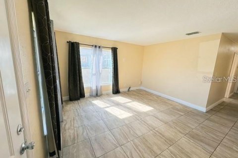 House in Orlando, Florida 3 bedrooms, 117.06 sq.m. № 1908136 - photo 2