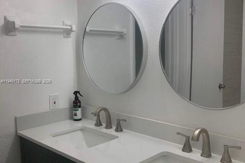 Touwnhouse à louer à Miami, Floride: 4 chambres, 121.98 m2 № 1997135 - photo 4