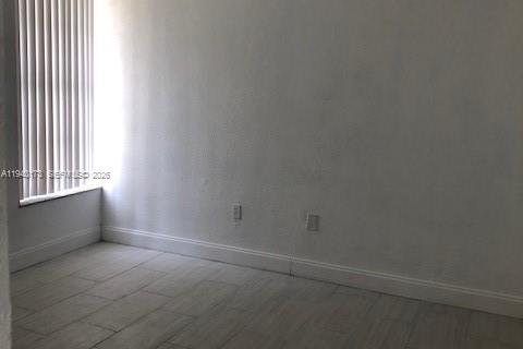 Touwnhouse à louer à Miami, Floride: 4 chambres, 121.98 m2 № 1997135 - photo 8