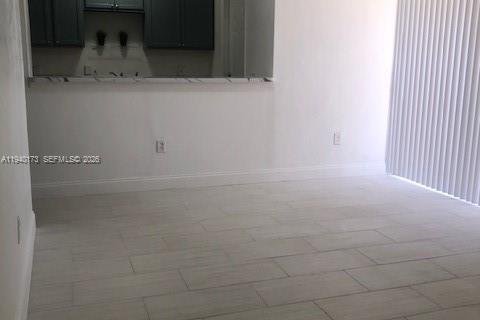 Touwnhouse à louer à Miami, Floride: 4 chambres, 121.98 m2 № 1997135 - photo 3