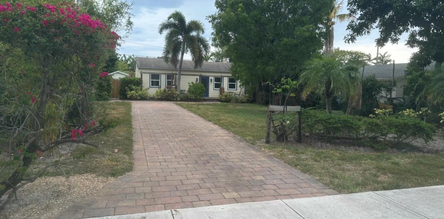 House in Delray Beach, Florida 2 bedrooms, 69.49 sq.m. № 2251490