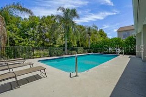 Townhouse in Saint Petersburg, Florida 3 bedrooms, 159.14 sq.m. № 2207453 - photo 29
