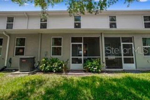 Townhouse in Saint Petersburg, Florida 3 bedrooms, 159.14 sq.m. № 2207453 - photo 26