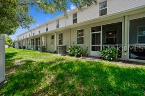 Townhouse in Saint Petersburg, Florida 3 bedrooms, 159.14 sq.m. № 2207453 - photo 24