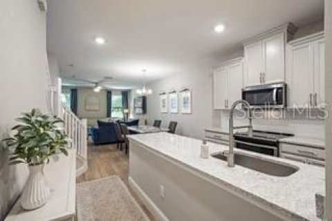 Townhouse in Saint Petersburg, Florida 3 bedrooms, 159.14 sq.m. № 2207453 - photo 7