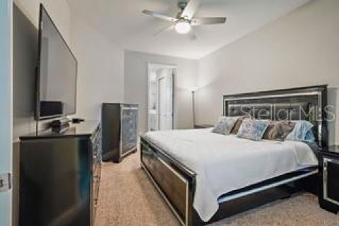 Townhouse in Saint Petersburg, Florida 3 bedrooms, 159.14 sq.m. № 2207453 - photo 14