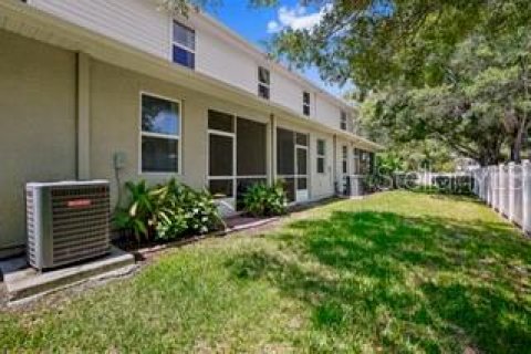 Townhouse in Saint Petersburg, Florida 3 bedrooms, 159.14 sq.m. № 2207453 - photo 25