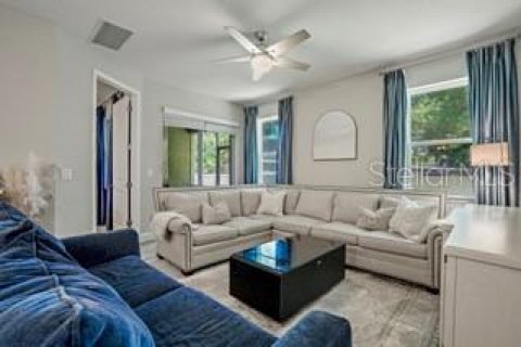Townhouse in Saint Petersburg, Florida 3 bedrooms, 159.14 sq.m. № 2207453 - photo 9