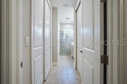 Townhouse in Saint Petersburg, Florida 3 bedrooms, 159.14 sq.m. № 2207453 - photo 11
