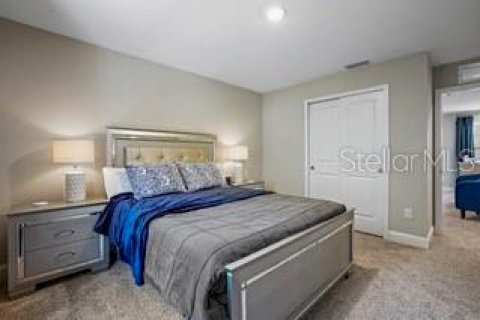 Townhouse in Saint Petersburg, Florida 3 bedrooms, 159.14 sq.m. № 2207453 - photo 20