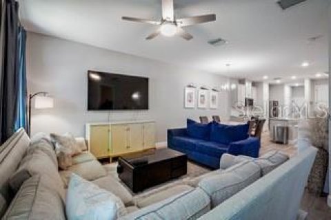 Townhouse in Saint Petersburg, Florida 3 bedrooms, 159.14 sq.m. № 2207453 - photo 10