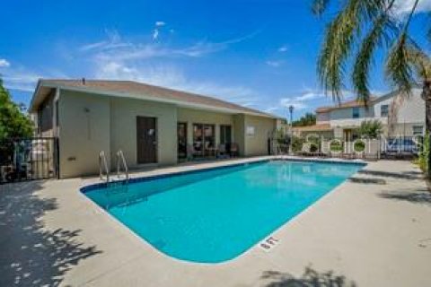Townhouse in Saint Petersburg, Florida 3 bedrooms, 159.14 sq.m. № 2207453 - photo 30