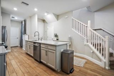Townhouse in Saint Petersburg, Florida 3 bedrooms, 159.14 sq.m. № 2207453 - photo 6
