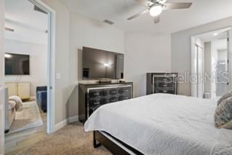 Townhouse in Saint Petersburg, Florida 3 bedrooms, 159.14 sq.m. № 2207453 - photo 13