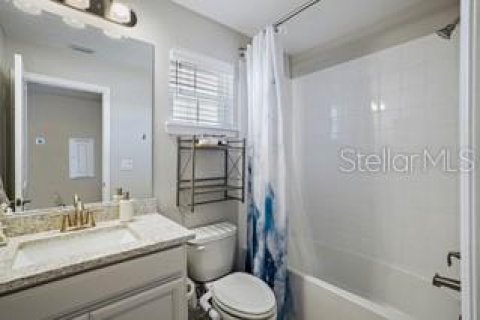 Townhouse in Saint Petersburg, Florida 3 bedrooms, 159.14 sq.m. № 2207453 - photo 23