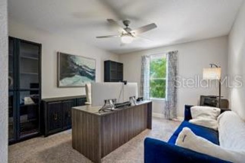 Townhouse in Saint Petersburg, Florida 3 bedrooms, 159.14 sq.m. № 2207453 - photo 19