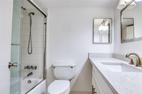Copropriété à vendre à Pompano Beach, Floride: 1 chambre, 95.69 m2 № 2084424 - photo 17