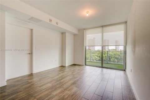 Condominio en venta en Miami, Florida, 1 dormitorio, 61.22 m2 № 1983846 - foto 9