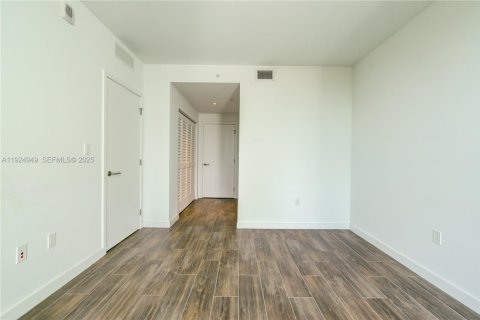 Condominio en venta en Miami, Florida, 1 dormitorio, 61.22 m2 № 1983846 - foto 12