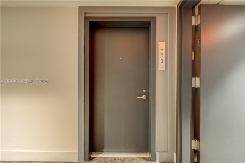 Condominio en venta en Miami, Florida, 1 dormitorio, 61.22 m2 № 1983846 - foto 6