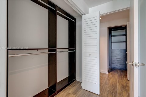 Condominio en venta en Miami, Florida, 1 dormitorio, 61.22 m2 № 1983846 - foto 18