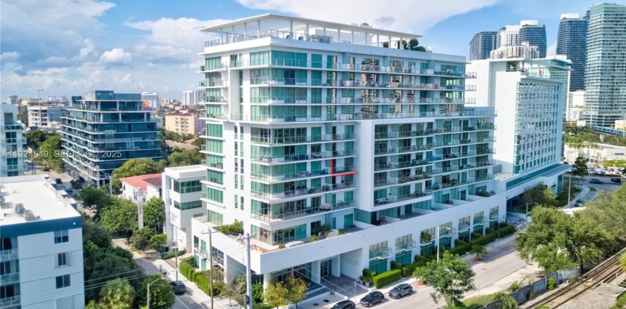 Condominio en Miami, Florida, 1 dormitorio № 1983846