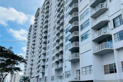 Купить кондоминиум в Авентура, Флорида 1 спальня, 93.37м2, № 1811580 - фото 2