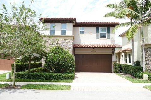 Villa ou maison à louer à Davie, Floride: 5 chambres, 255.02 m2 № 1811936 - photo 1