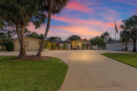 House in Sarasota, Florida 1 bedroom, 85.47 sq.m. № 2359455