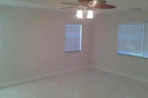 House in Port Charlotte, Florida 4 bedrooms, 236.34 sq.m. № 1176945 - photo 1