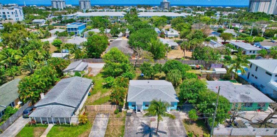 House in Delray Beach, Florida 3 bedrooms, 134.06 sq.m. № 1151971