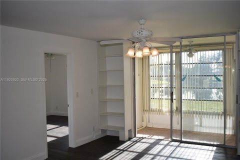 Copropriété à vendre à Sunrise, Floride: 2 chambres, 78.97 m2 № 2062296 - photo 4
