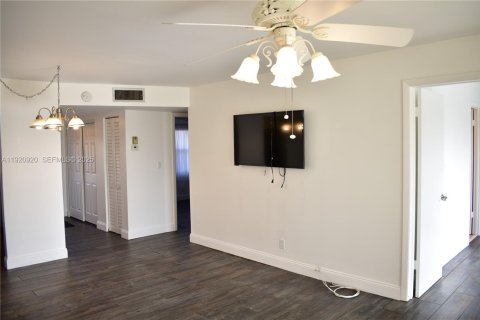 Copropriété à vendre à Sunrise, Floride: 2 chambres, 78.97 m2 № 2062296 - photo 3