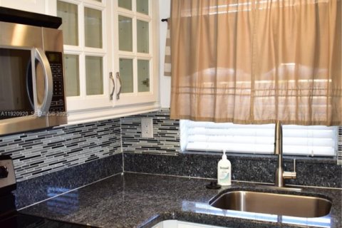 Copropriété à vendre à Sunrise, Floride: 2 chambres, 78.97 m2 № 2062296 - photo 9