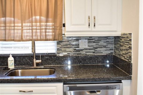 Copropriété à vendre à Sunrise, Floride: 2 chambres, 78.97 m2 № 2062296 - photo 8