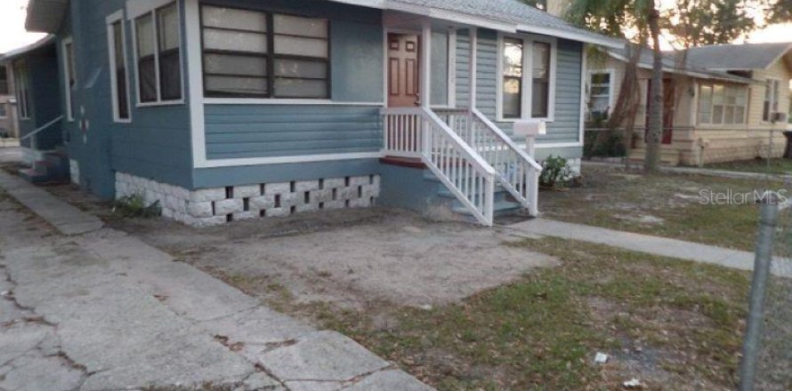 House in Saint Petersburg, Florida 4 bedrooms, 125.79 sq.m. № 1837375
