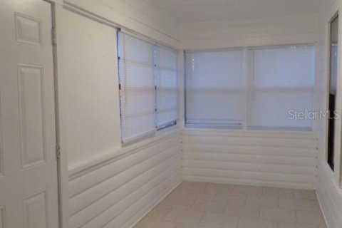 House in Saint Petersburg, Florida 4 bedrooms, 125.79 sq.m. № 1837375 - photo 17