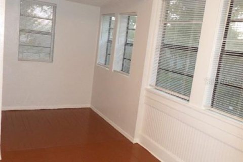 House in Saint Petersburg, Florida 4 bedrooms, 125.79 sq.m. № 1837375 - photo 16