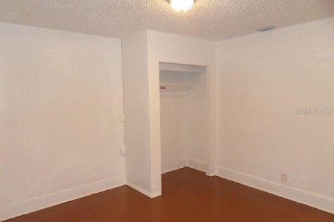 House in Saint Petersburg, Florida 4 bedrooms, 125.79 sq.m. № 1837375 - photo 8