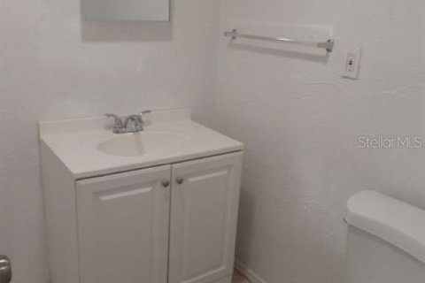 House in Saint Petersburg, Florida 4 bedrooms, 125.79 sq.m. № 1837375 - photo 12
